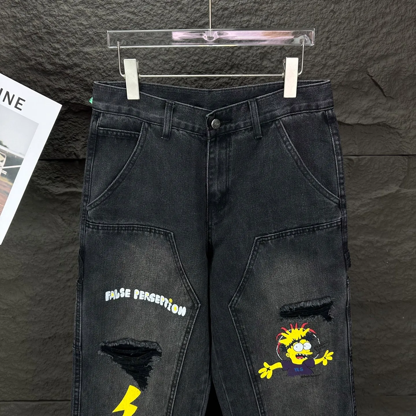 Carhartt 2025 New Arrival Simpson ripped multi-pocket logging workwear couple's washed jeans High version High version Top ceiling Quality Styles with different washed textures are very friendly to people with thin legs and thick legs. The straight version is very flattering to the leg shape. Moderate length that never goes out of style, easy to match with casually, basic styling for various styles, a must-have in the wardrobe! The fabric is stiff but also makes the upper body soft without losing texture. The washing process is even more perfect. It is a must-have item for everyone! ! ! Washed wheat, hang tag, pants label, three labels complete Color: washed black Size: 28, 30, 32, 34, 36 (five sizes)